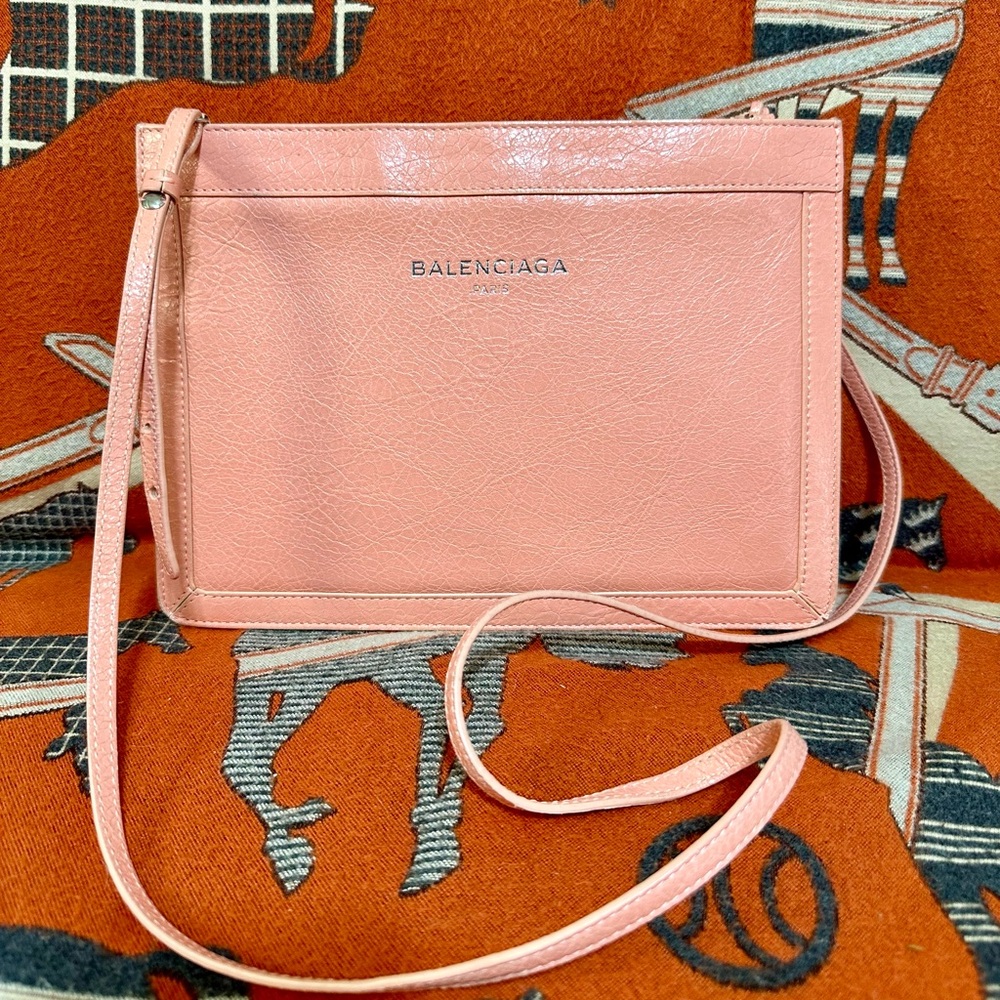 BALENCIAGA ❤️🌟 CROSSBODY BAG ⭐️